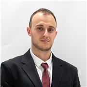 Profesor titulado en Historia del Arte, con amplio conocimientos en mercado de arte contemporáneo